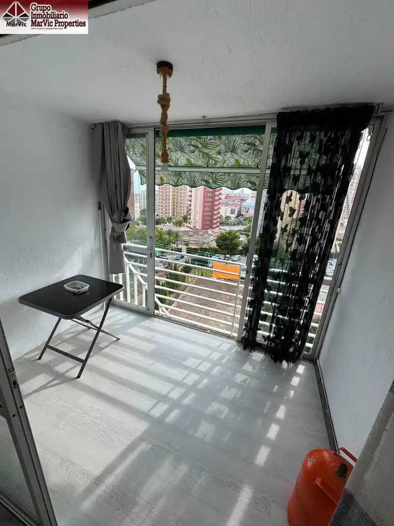 Terrassa de Estudi en venda en Benidorm amb Jardí privat, Moblat i Piscina comunitària