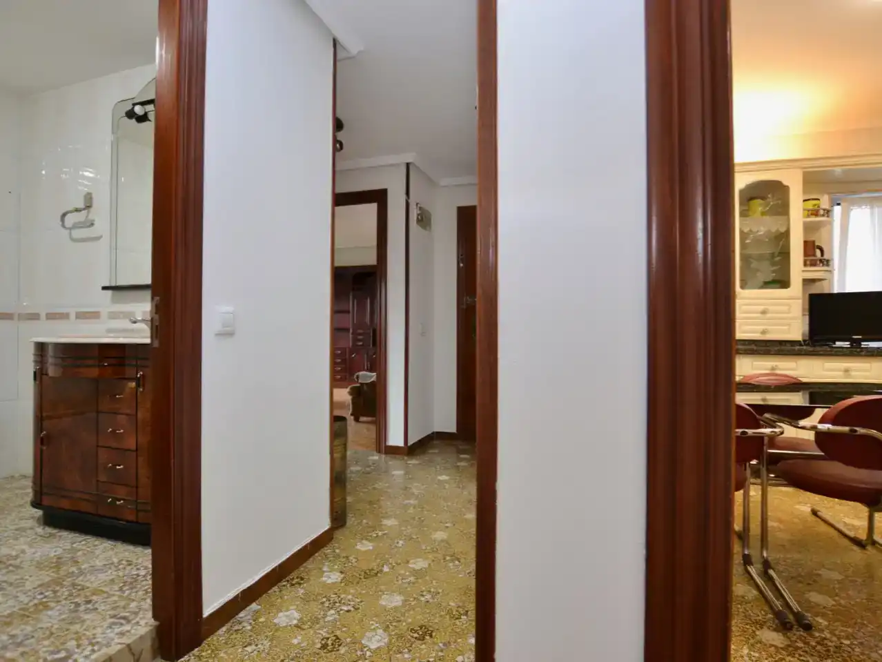 Àtic en venda en Oviedo  amb Parquet, Traster i Moblat