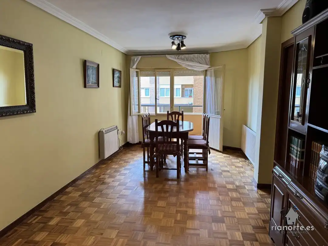 Comedor de Piso en venta en Ribadesella con Calefacción