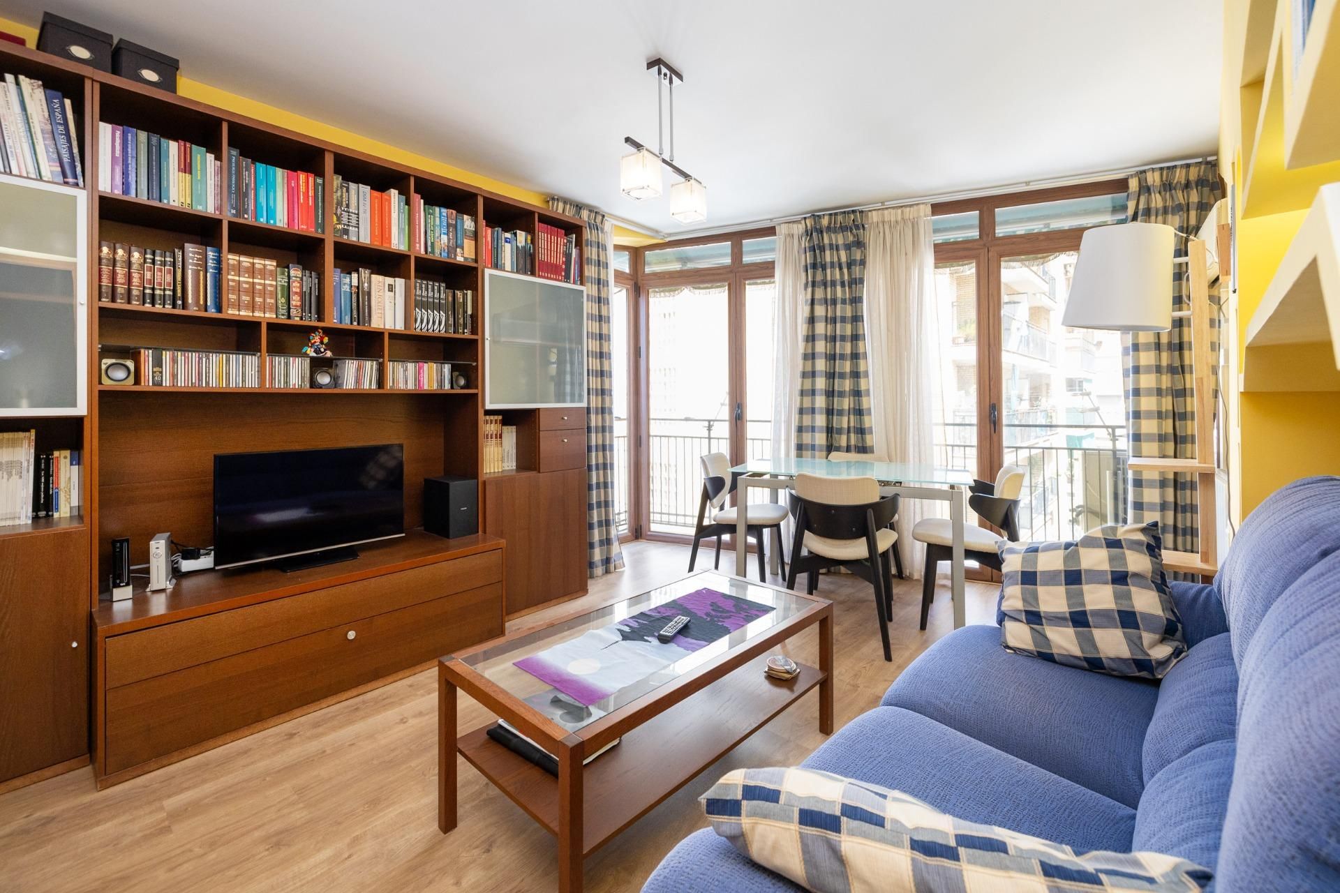 Living room of Flat for sale in  Granada Capital