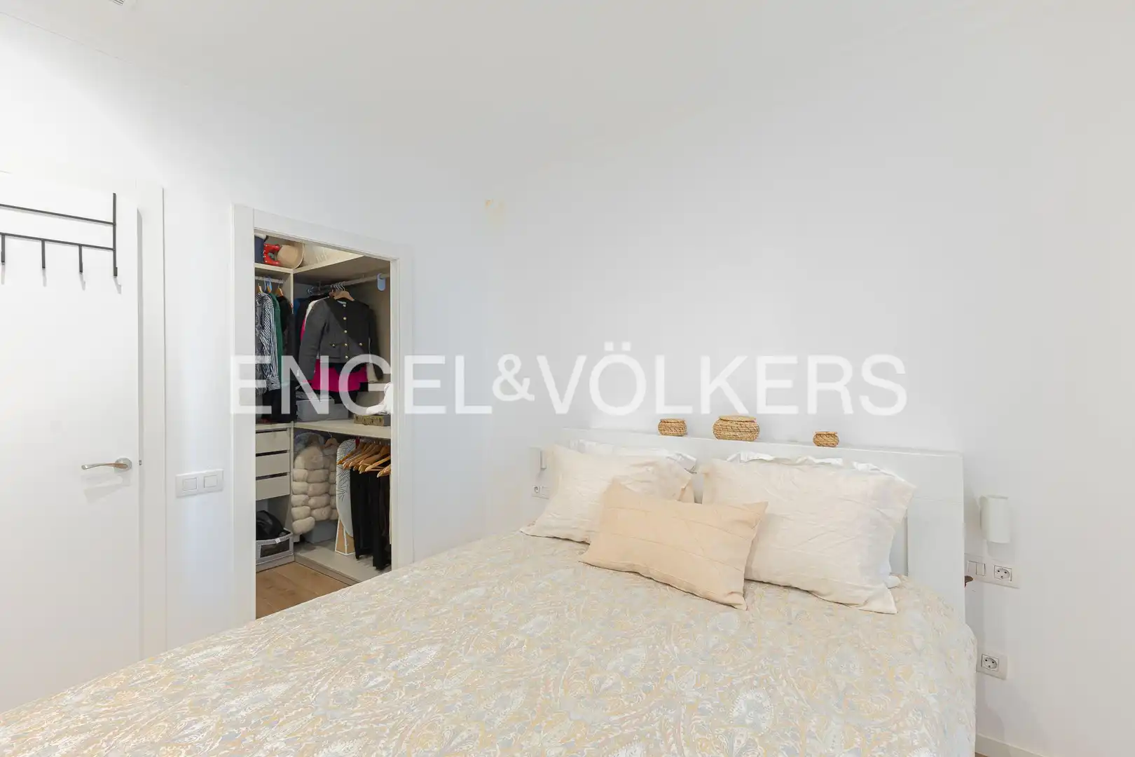 Habitación de Piso en venta en Barcelona con Calefacción, Parquet y Balcón