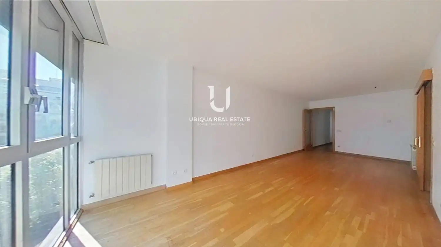 Sala de estar de Piso en venta en Barcelona con Calefacción, Piscina y Piscina comunitaria
