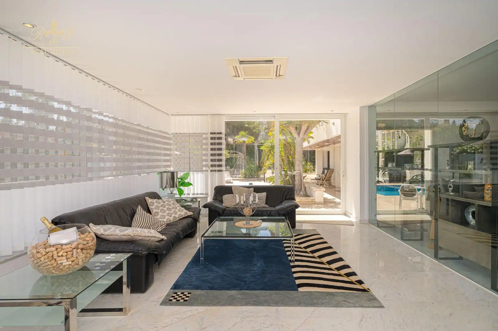 Living room of Houses for sale in L'Alfàs del Pi  with Air Conditioner, Terrace and Swimming Pool