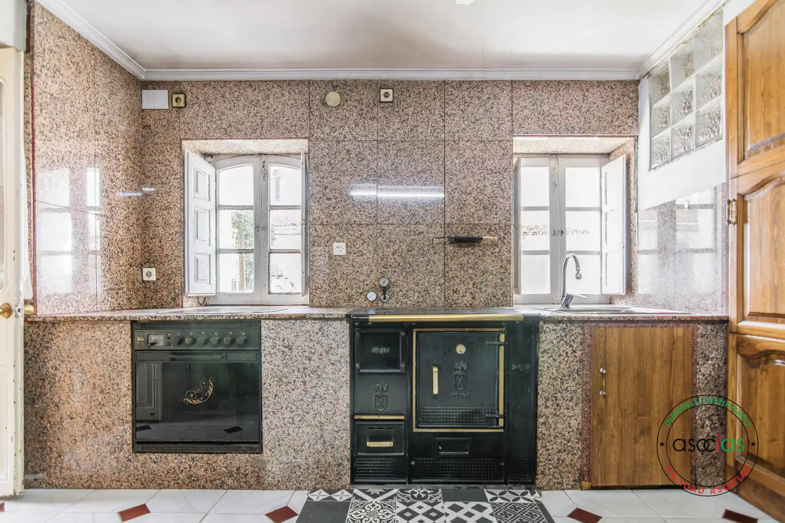 Cocina de Casa o chalet en venta en Las Regueras   con Calefacción y Jardín privado