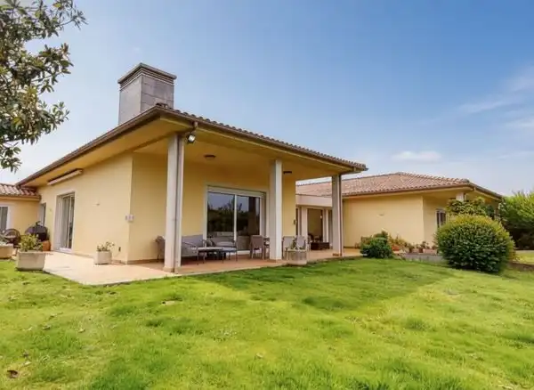 Vista exterior de Casa o xalet en venda en A Cañiza   amb Calefacció, Jardí privat i Terrassa