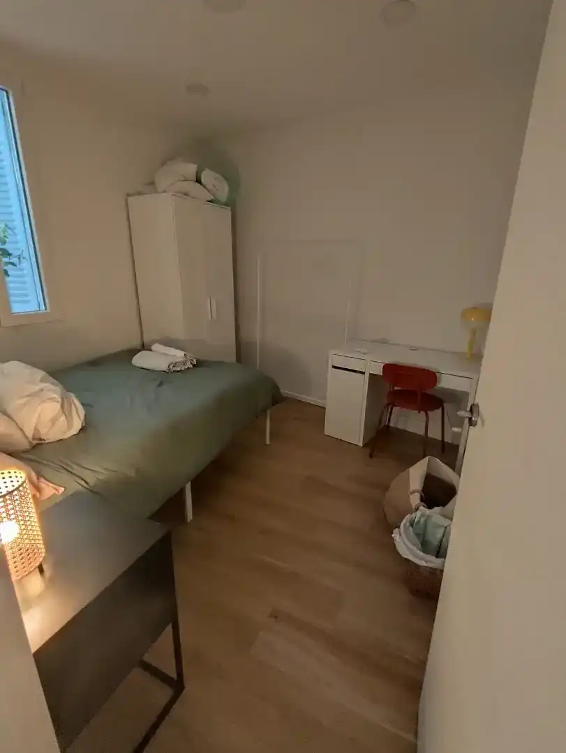 Dormitori de Apartament de lloguer en  Madrid Capital amb Aire condicionat i Balcó