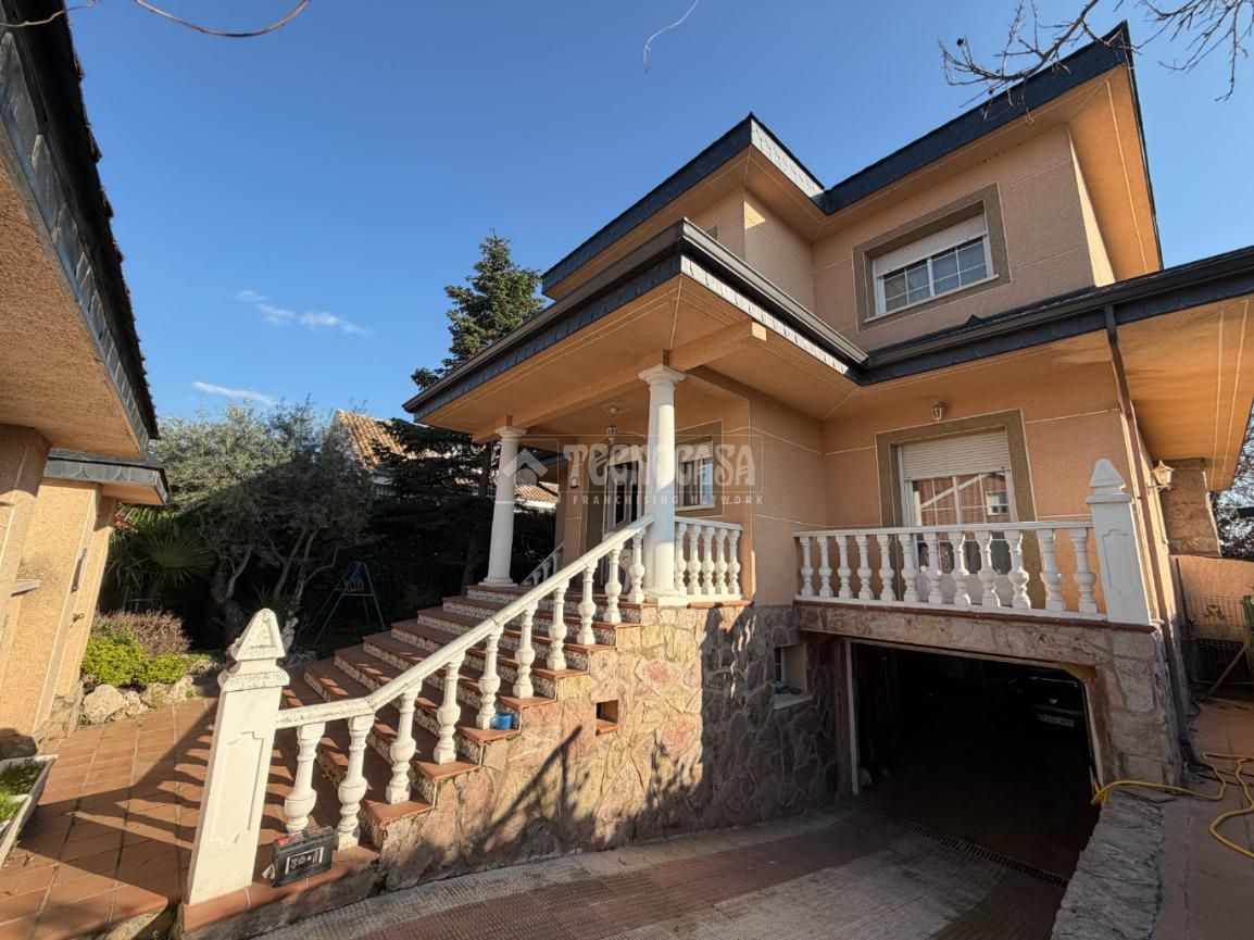 Vista exterior de Casa o xalet en venda en Valdetorres de Jarama amb Calefacció i Terrassa