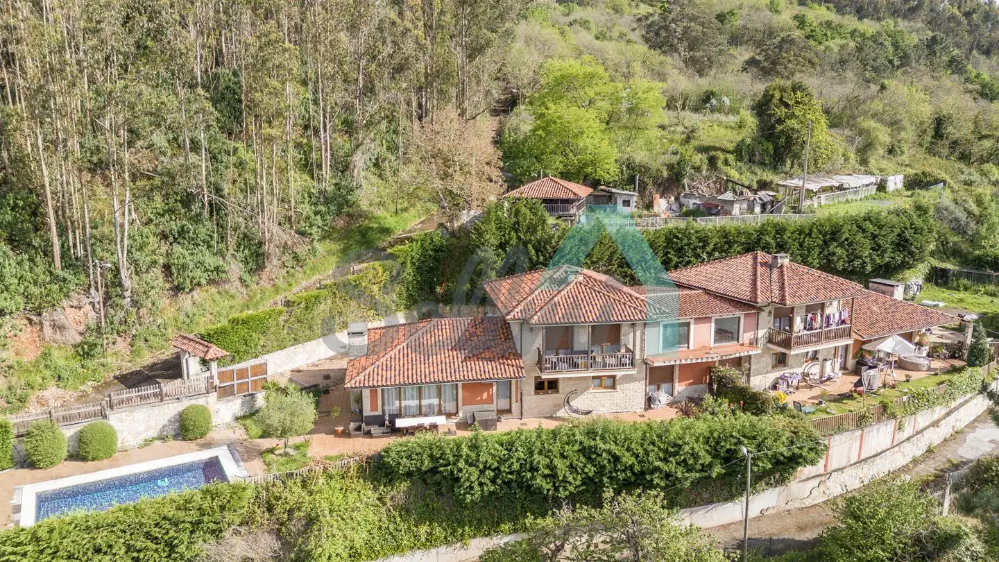 Vista exterior de Casa o chalet en venta en Oviedo  con Calefacción, Jardín privado y Parquet