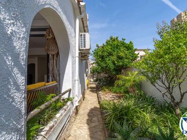 Casa con piscina en venta en Carrer Pení