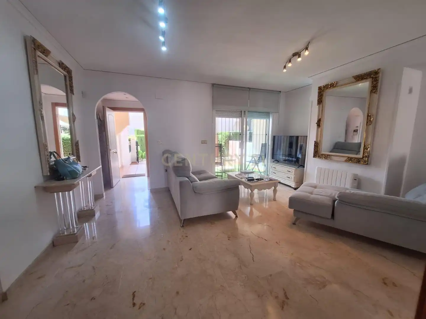 Sala de estar de Casa adosada de alquiler en Marbella con Aire acondicionado, Trastero y Piscina