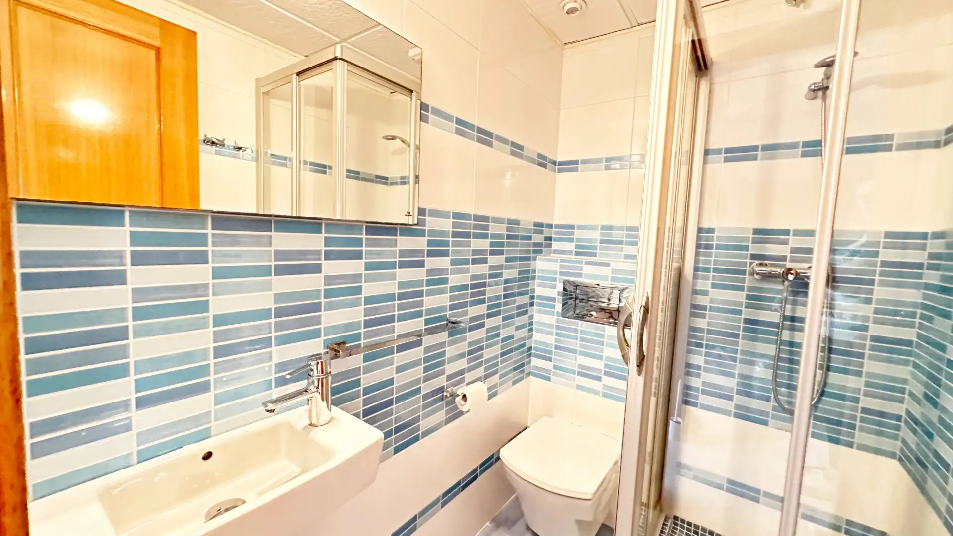 Baño de Apartamento de alquiler en Gandia con Aire acondicionado, Calefacción y Terraza