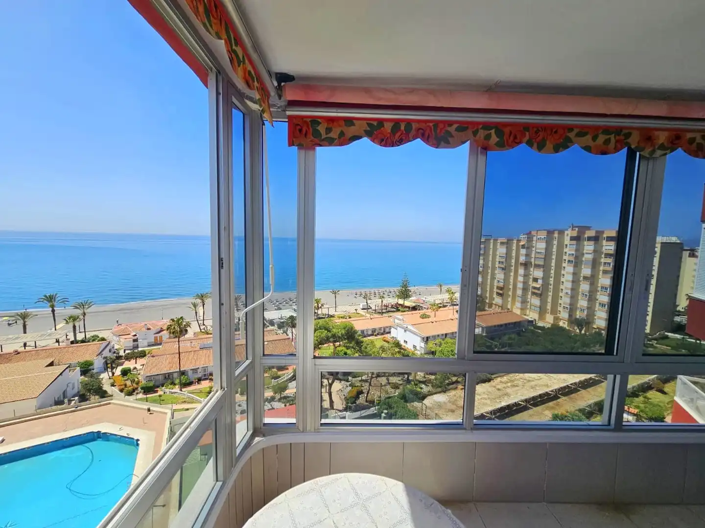 Habitación de Apartamento en venta en Torrox con Amueblado y Piscina comunitaria