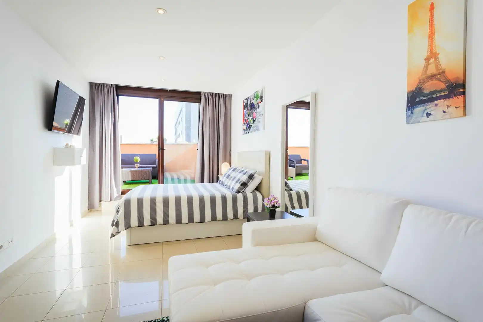Schlafzimmer von Wohnung zur Miete in Barcelona mit Heizung, Möbliert und Fernseher