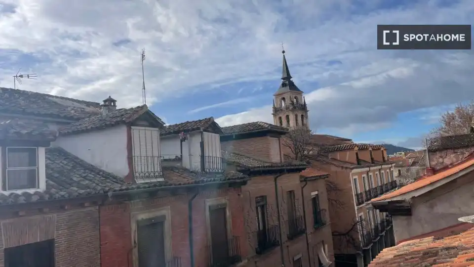 Vista exterior de Apartamento para compartir en Alcalá de Henares con Aire acondicionado, Terraza y Amueblado