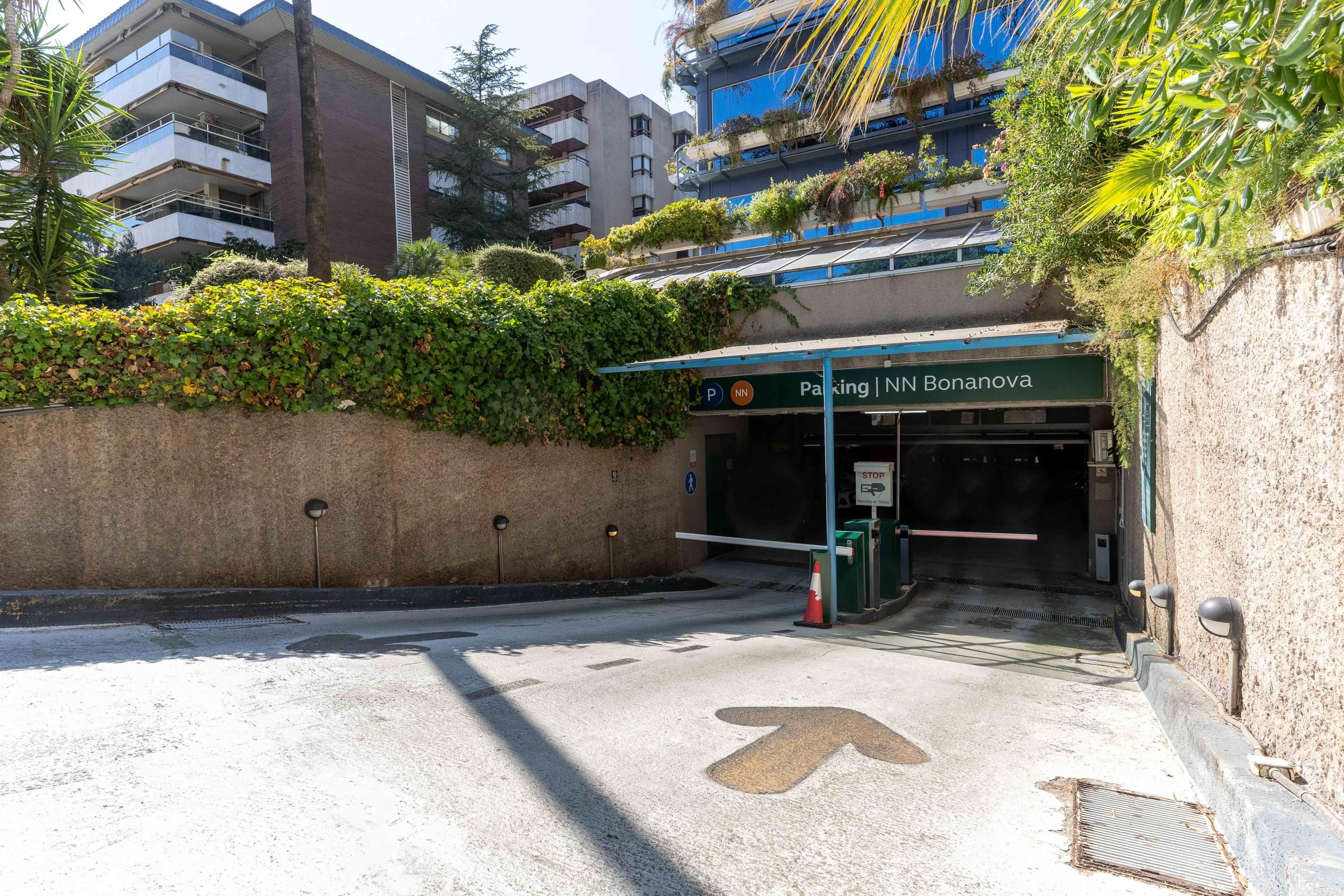 Garage to rent in  CALLE BONANOVA, 59, Les Tres Torres