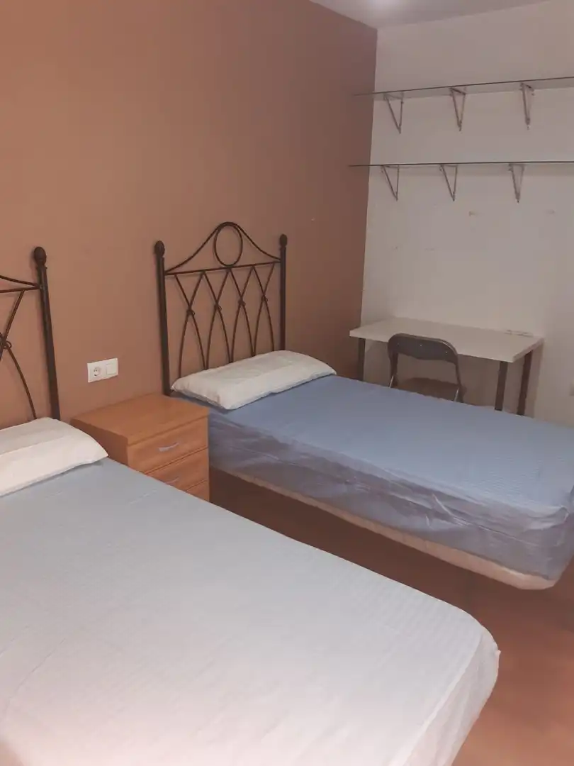 Habitación de Piso de alquiler en Sevilla con Aire acondicionado, Amueblado y Horno