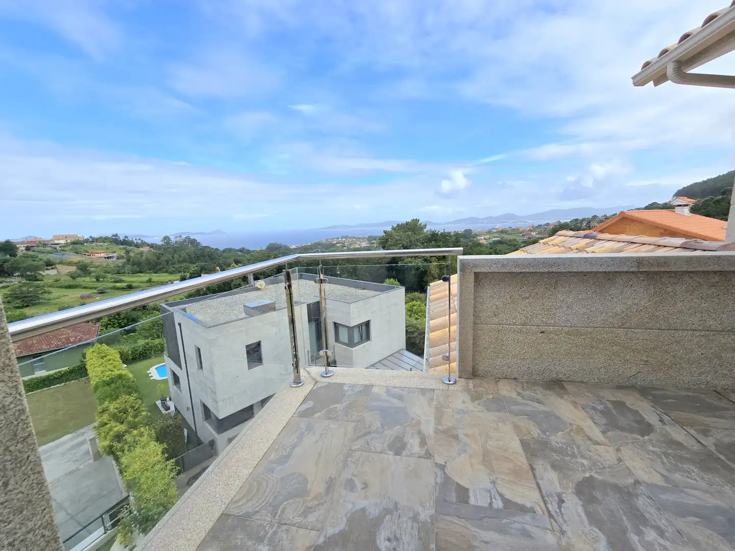 Terrassa de Casa o xalet en venda en Vigo  amb Calefacció, Jardí privat i Terrassa