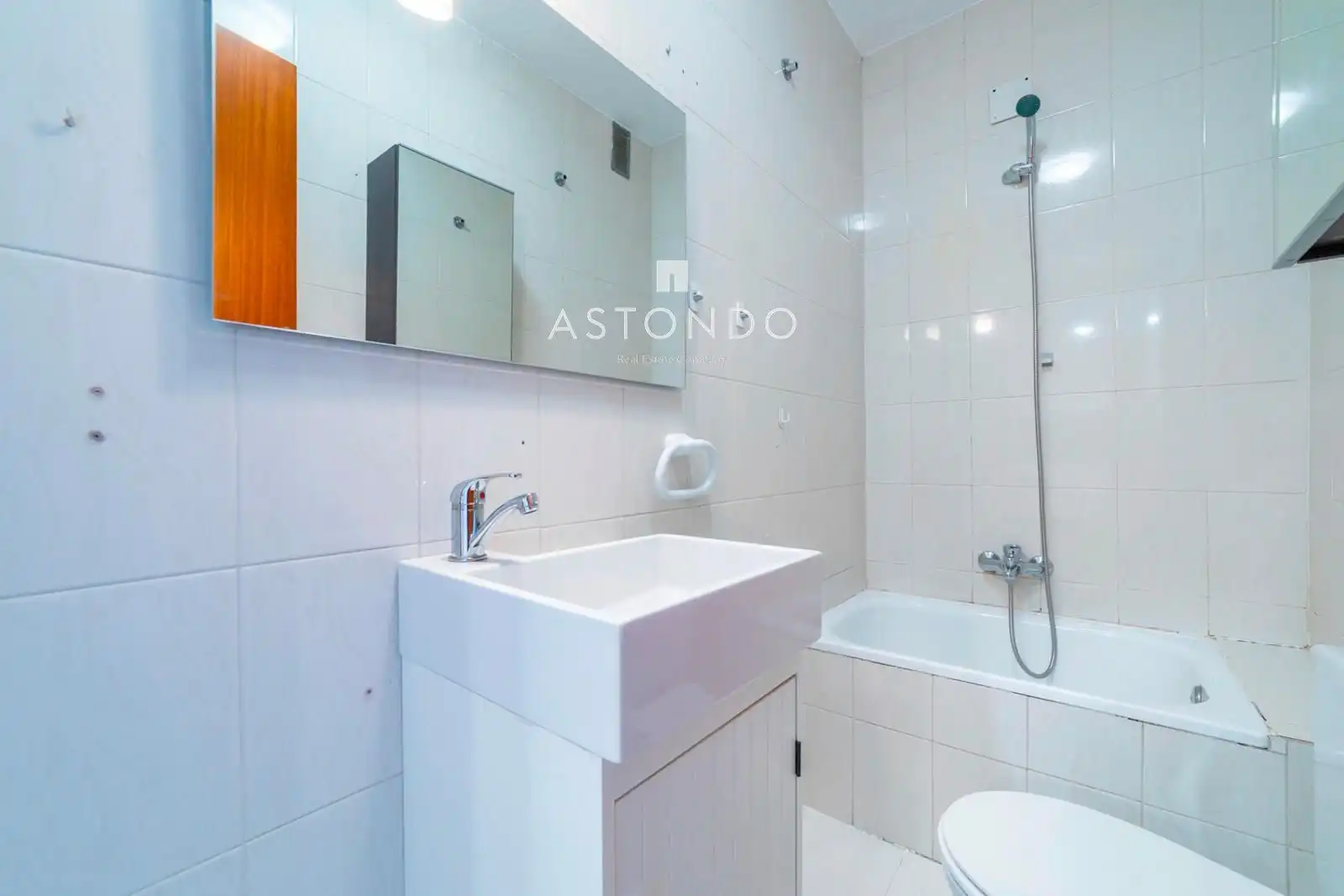 Bathroom of Flat for rent in Madrid  with Air Conditioner, Heating and Terrace