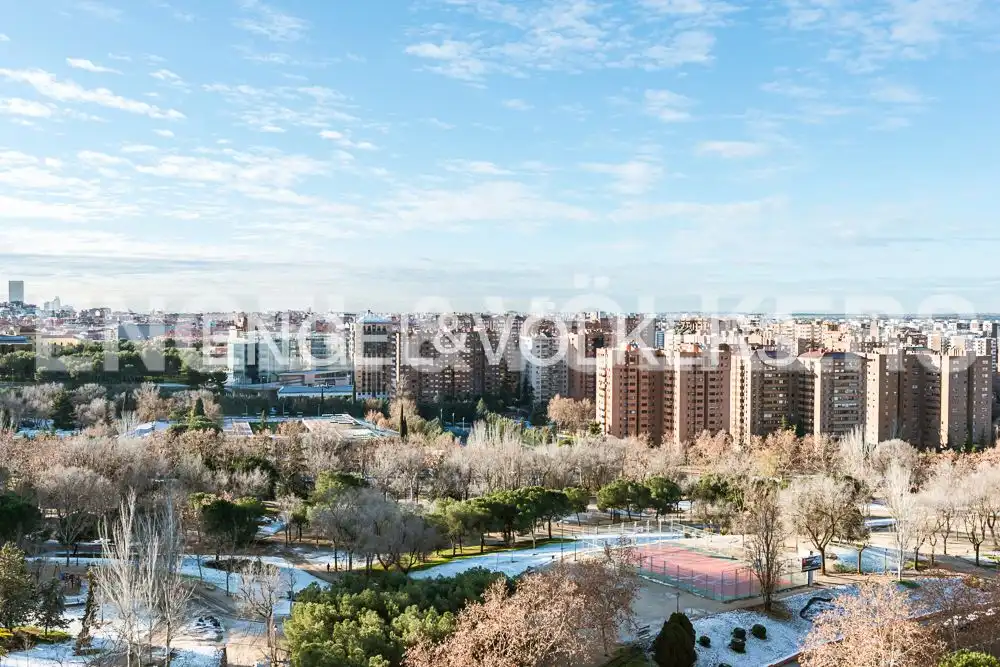 Vista exterior de Pis de lloguer en Madrid amb Aire condicionat, Calefacció i Jardí privat