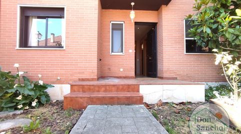 Foto 2 de Casa adosada en venta en Viana de Cega, Valladolid