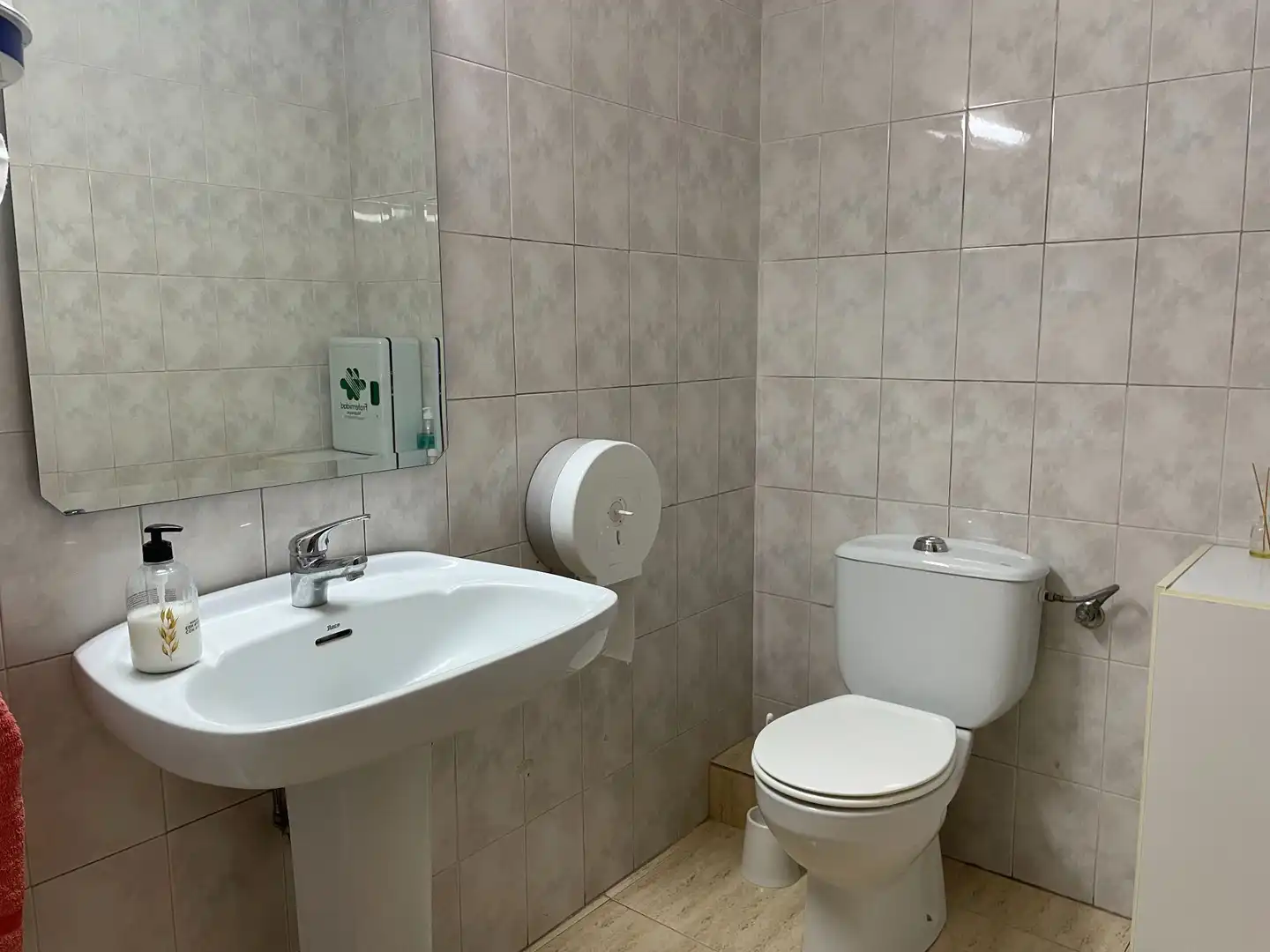 Badezimmer von Büro zum Verkauf in Ontinyent mit Klimaanlage
