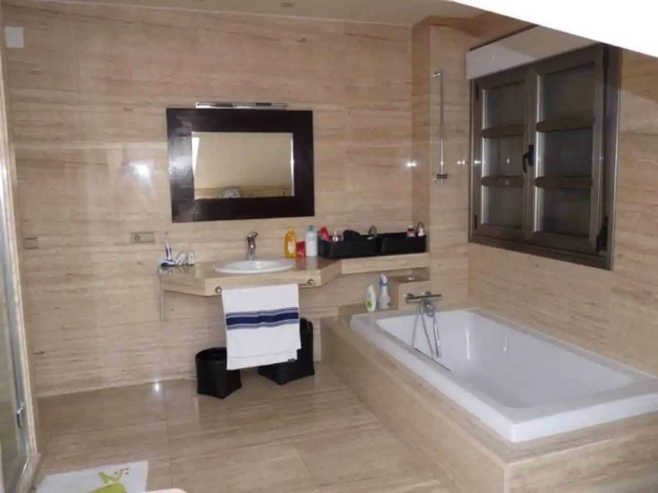 Bany de Casa o xalet en venda en Oviedo  amb Calefacció, Terrassa i Alarma