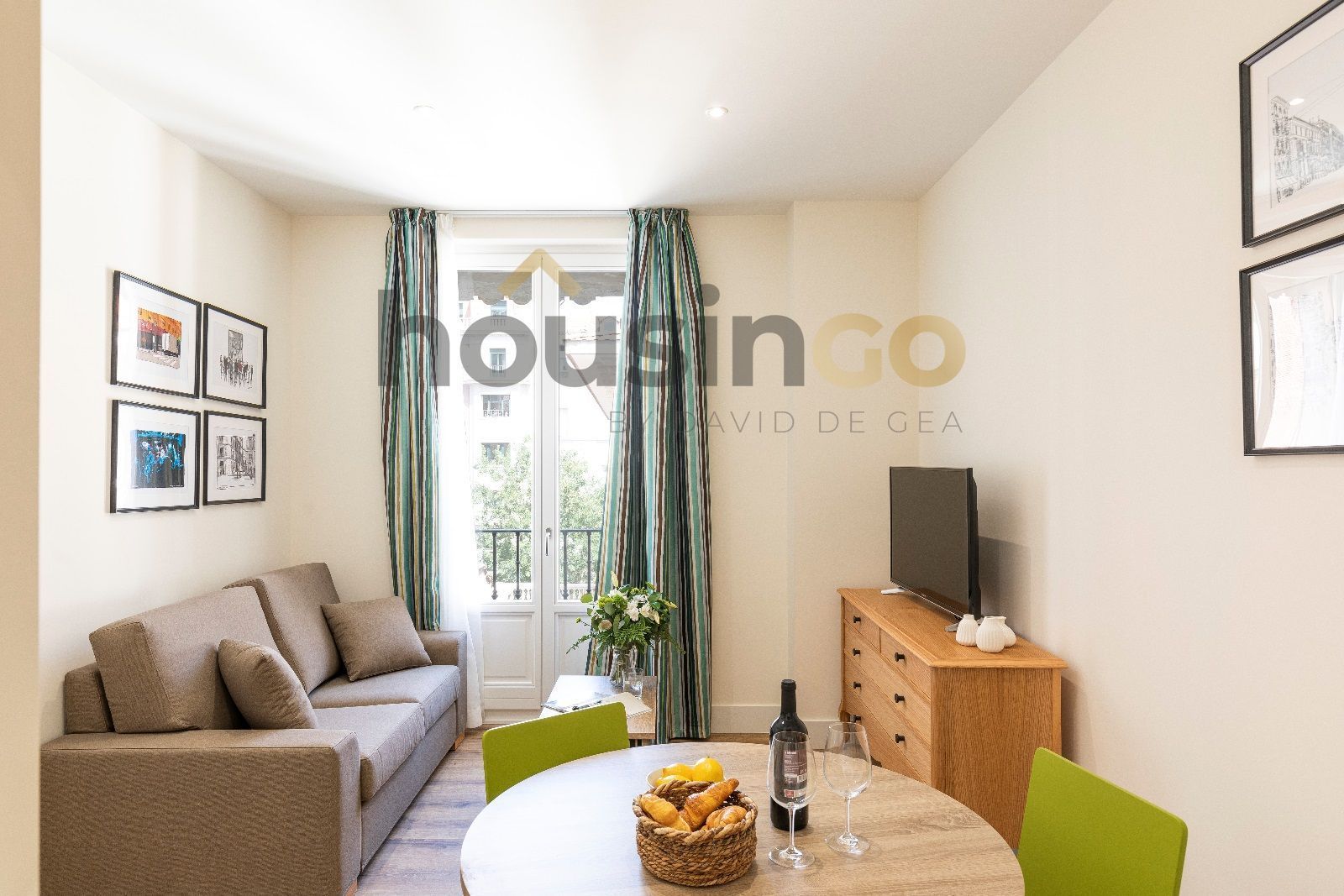 Sala de estar de Apartamento de alquiler en  Madrid Capital con Aire acondicionado, Calefacción y Parquet