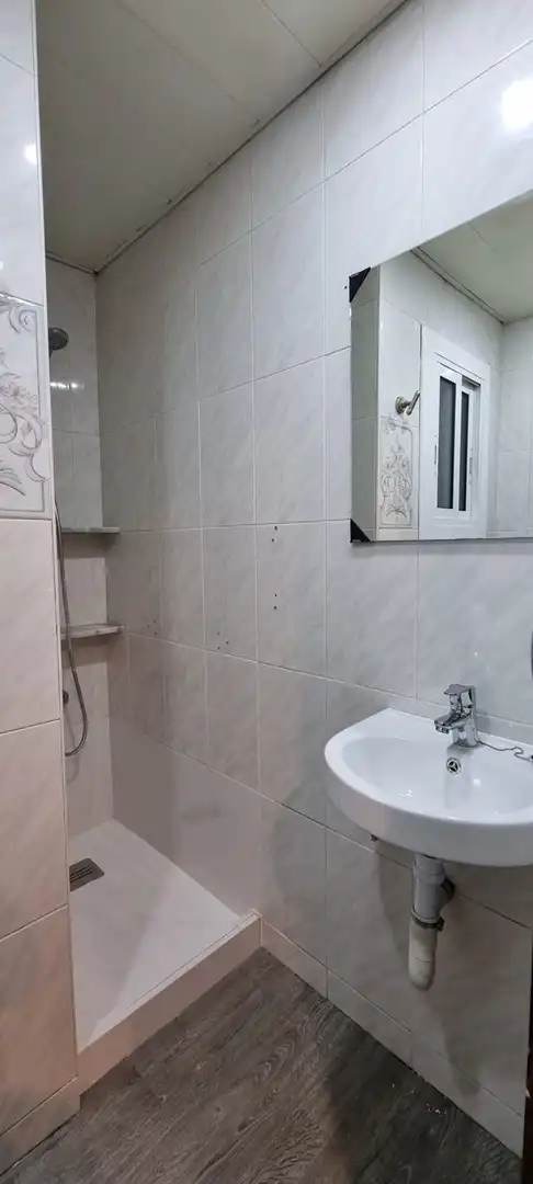 Baño de Piso para compartir en Barcelona con Calefacción y Lavadora
