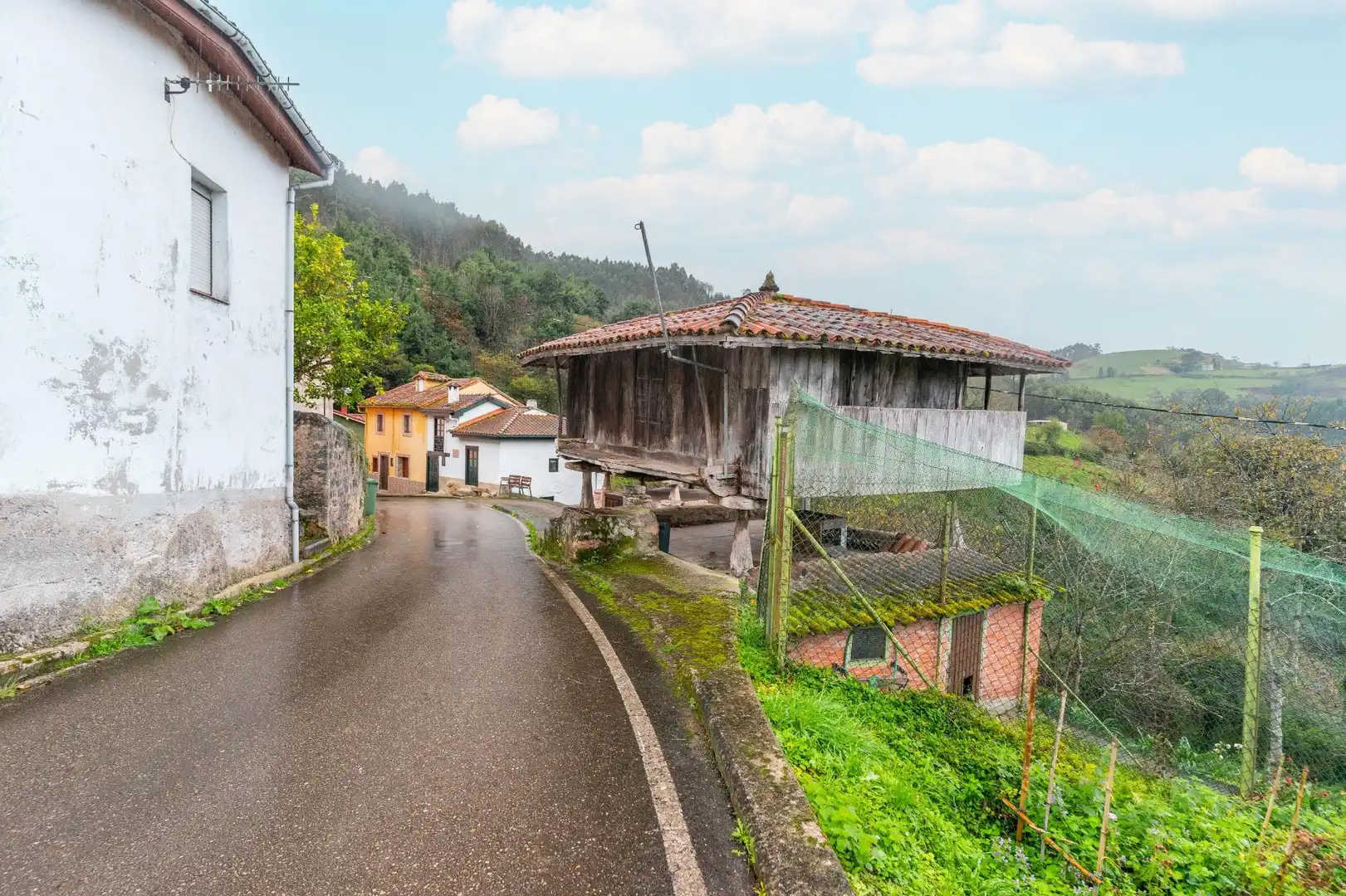 Vista exterior de Casa o xalet en venda en Soto del Barco amb Calefacció, Jardí privat i Terrassa