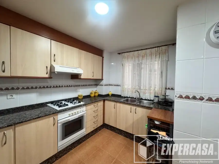 Küche von Wohnung zum Verkauf in Albal mit Klimaanlage, Terrasse und Abstellraum