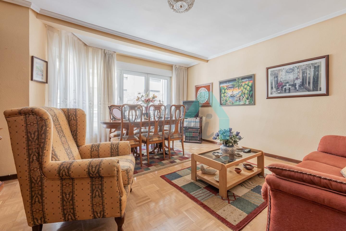 Sala d'estar de Pis en venda en Mieres (Asturias) amb Calefacció, Parquet i Traster