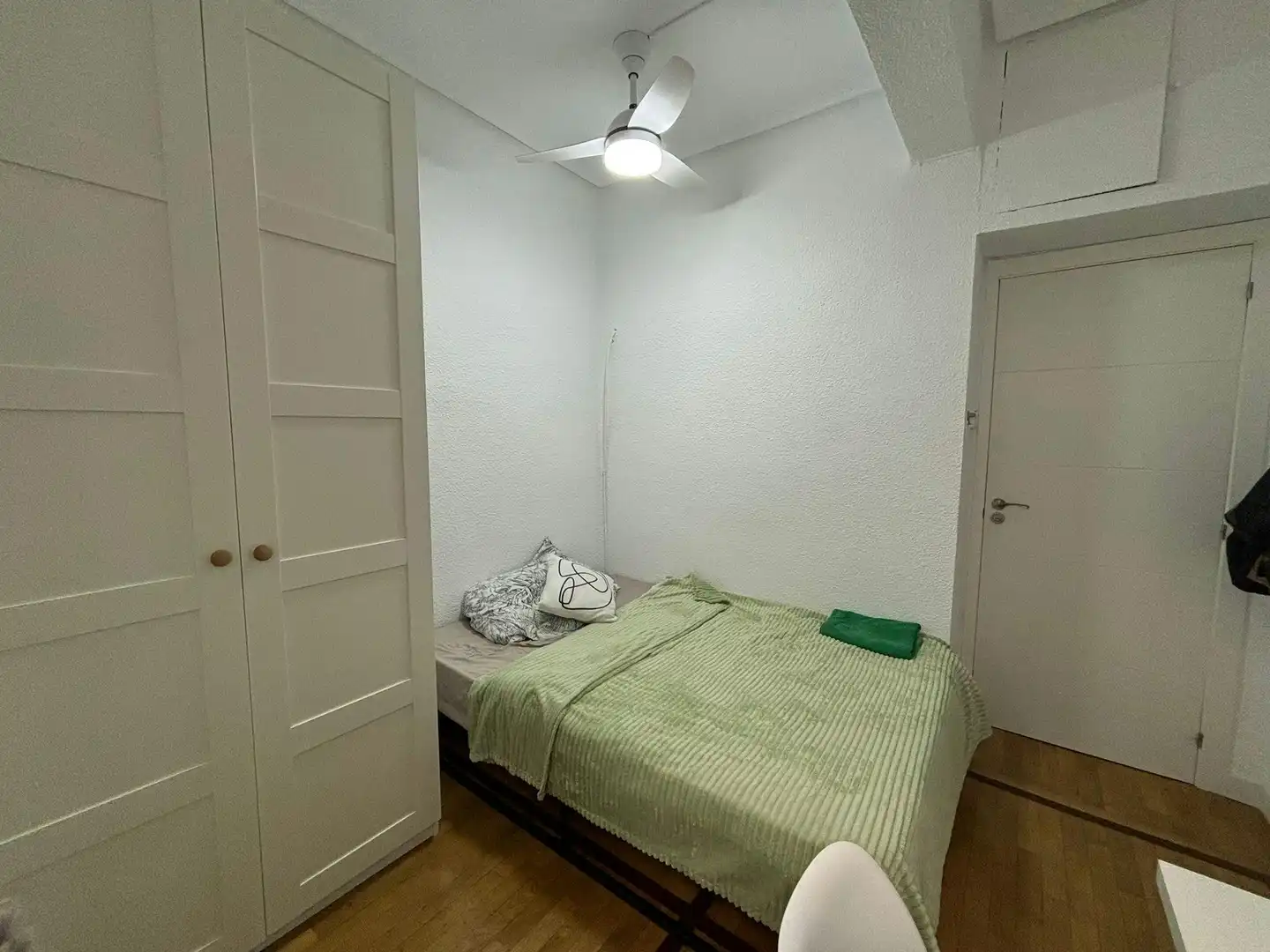 Bedroom of Flat for share in Valencia  with Furnished and Washing machine