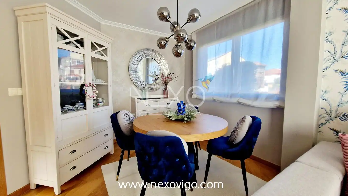 Comedor de Casa adosada en venta en Cangas  con Calefacción, Trastero y Amueblado