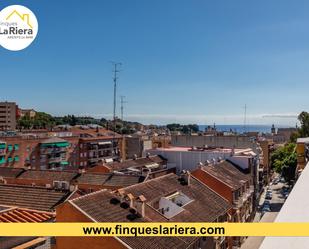 Vista exterior de Àtic en venda en Arenys de Mar amb Aire condicionat i Terrassa