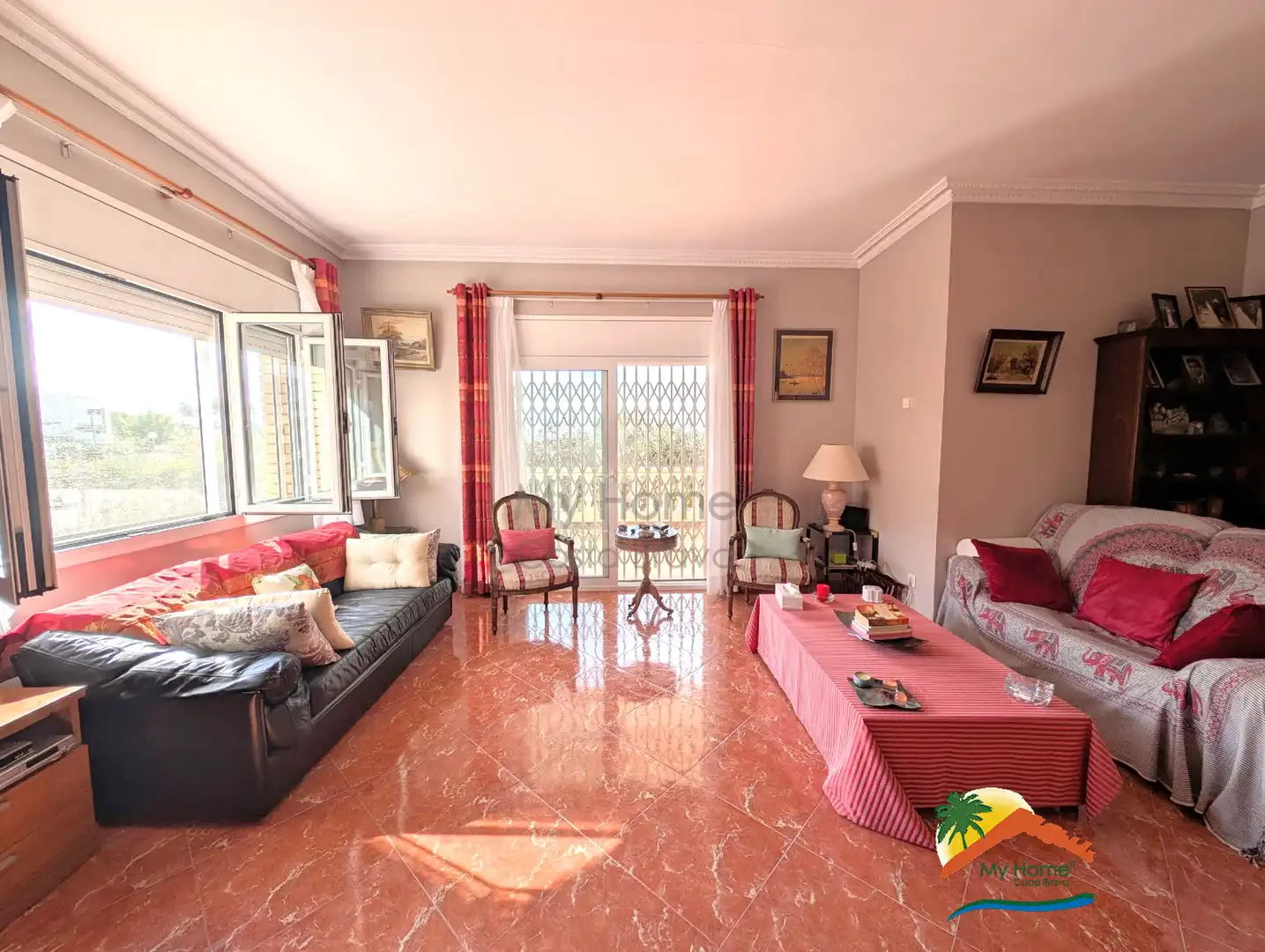 Sala d'estar de Casa o xalet en venda en Lloret de Mar amb Calefacció, Jardí privat i Terrassa