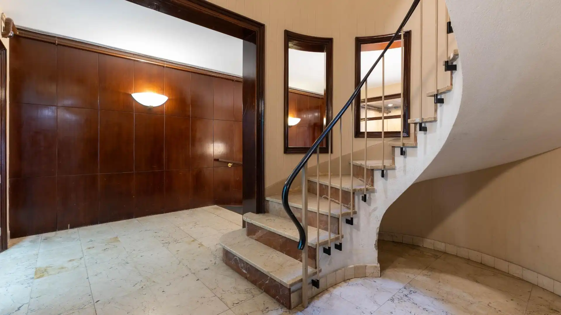Wohnung zum Verkauf in Barcelona mit Parkett, Terrasse und Möbliert