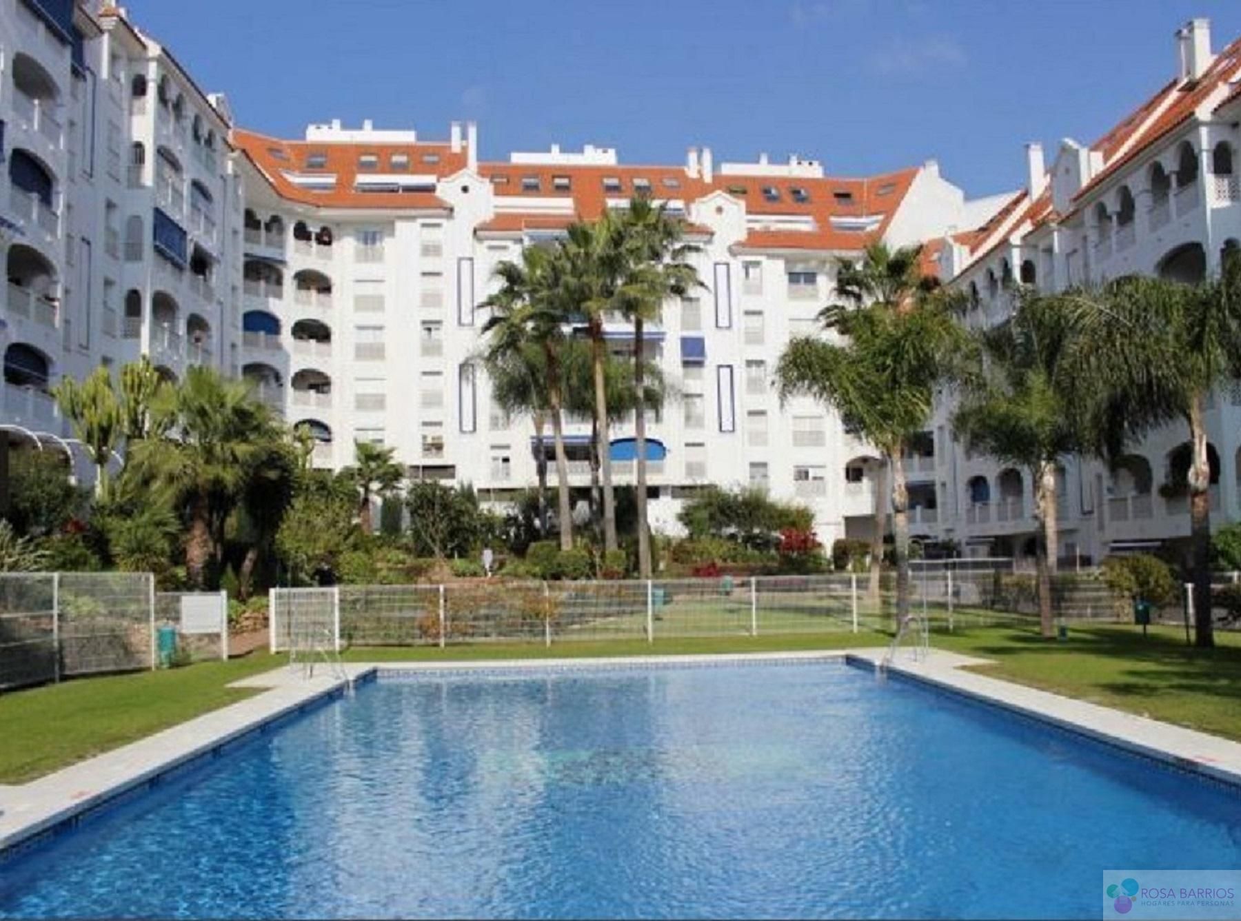 Vista exterior de Estudi en venda en Marbella amb Piscina comunitària
