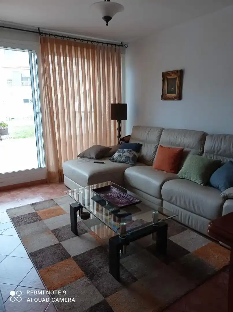 Sala d'estar de Casa adosada en venda en Náquera amb Aire condicionat, Piscina i Balcó