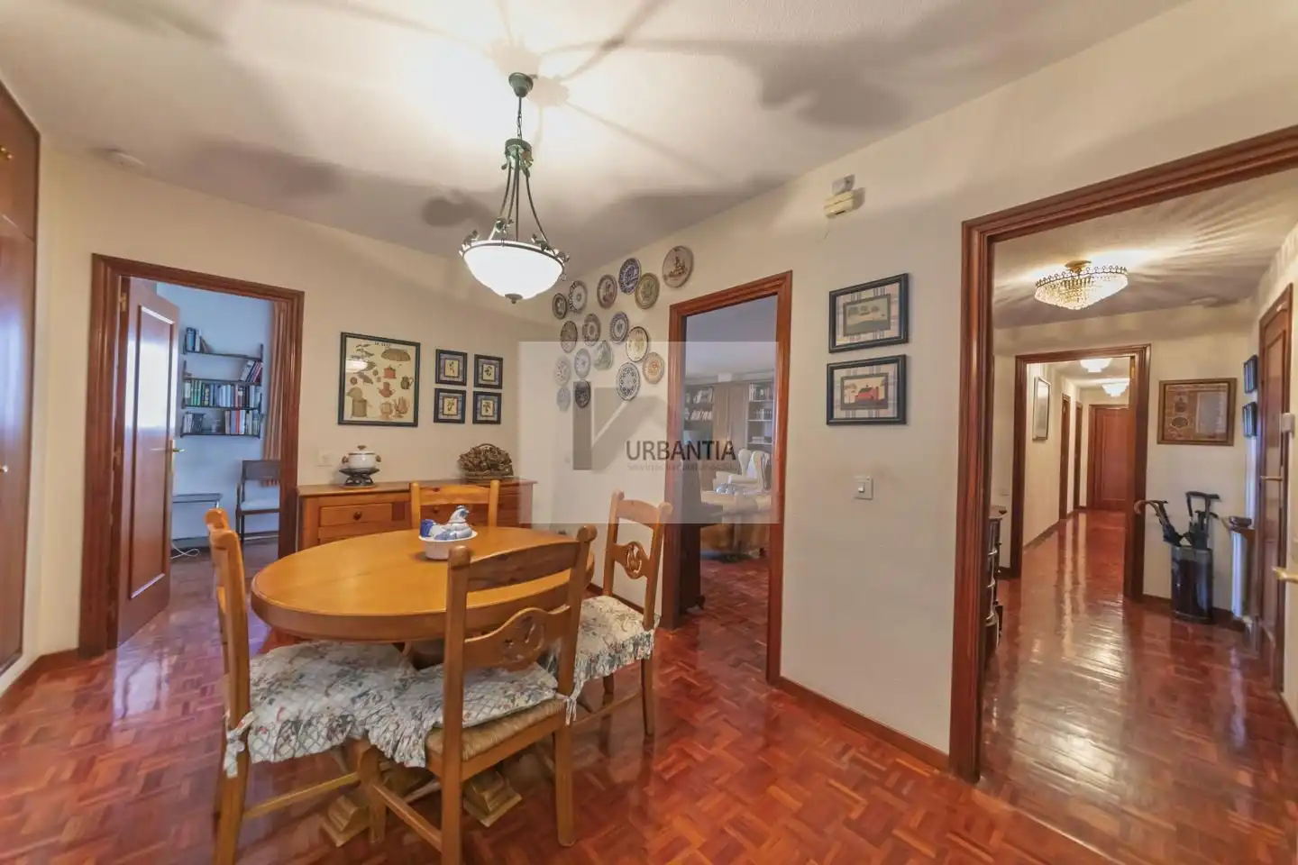 Comedor de Piso en venta en  Pamplona / Iruña con Calefacción, Parquet y Terraza