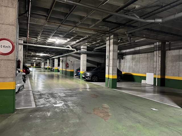 Garaje en Alquiler en Carrer Riu Ser, 5 en Eixample Sud – Migdia