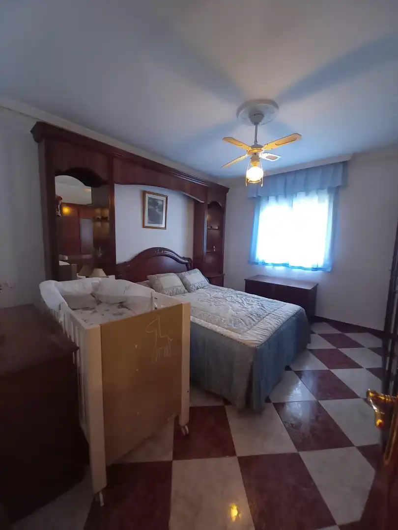 Dormitori de Casa o xalet en venda en Córdoba amb Jardí privat, Terrassa i Moblat