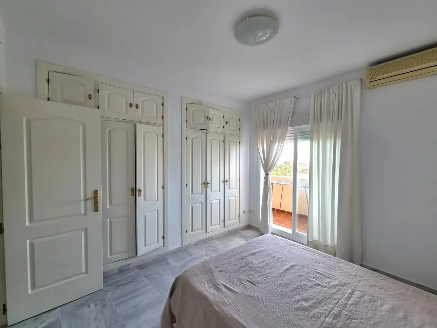 Bedroom of Flat for sale in Benalmádena  with Air Conditioner, Heating and Terrace