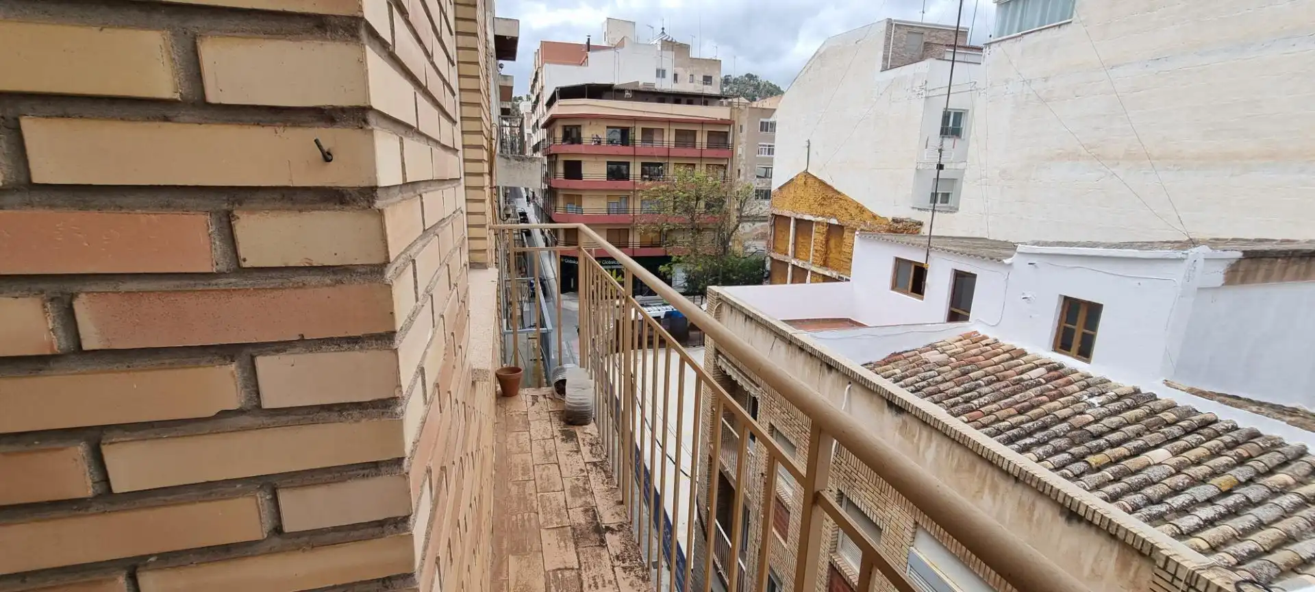 Vista exterior de Pis en venda en Yecla amb Balcó