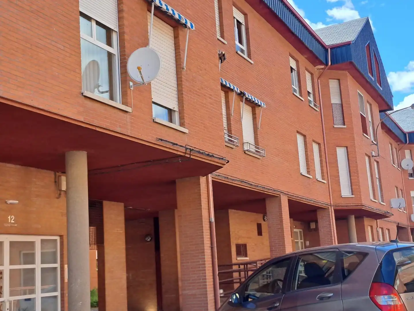 Vista exterior de Planta baja en venta en Toreno con Calefacción