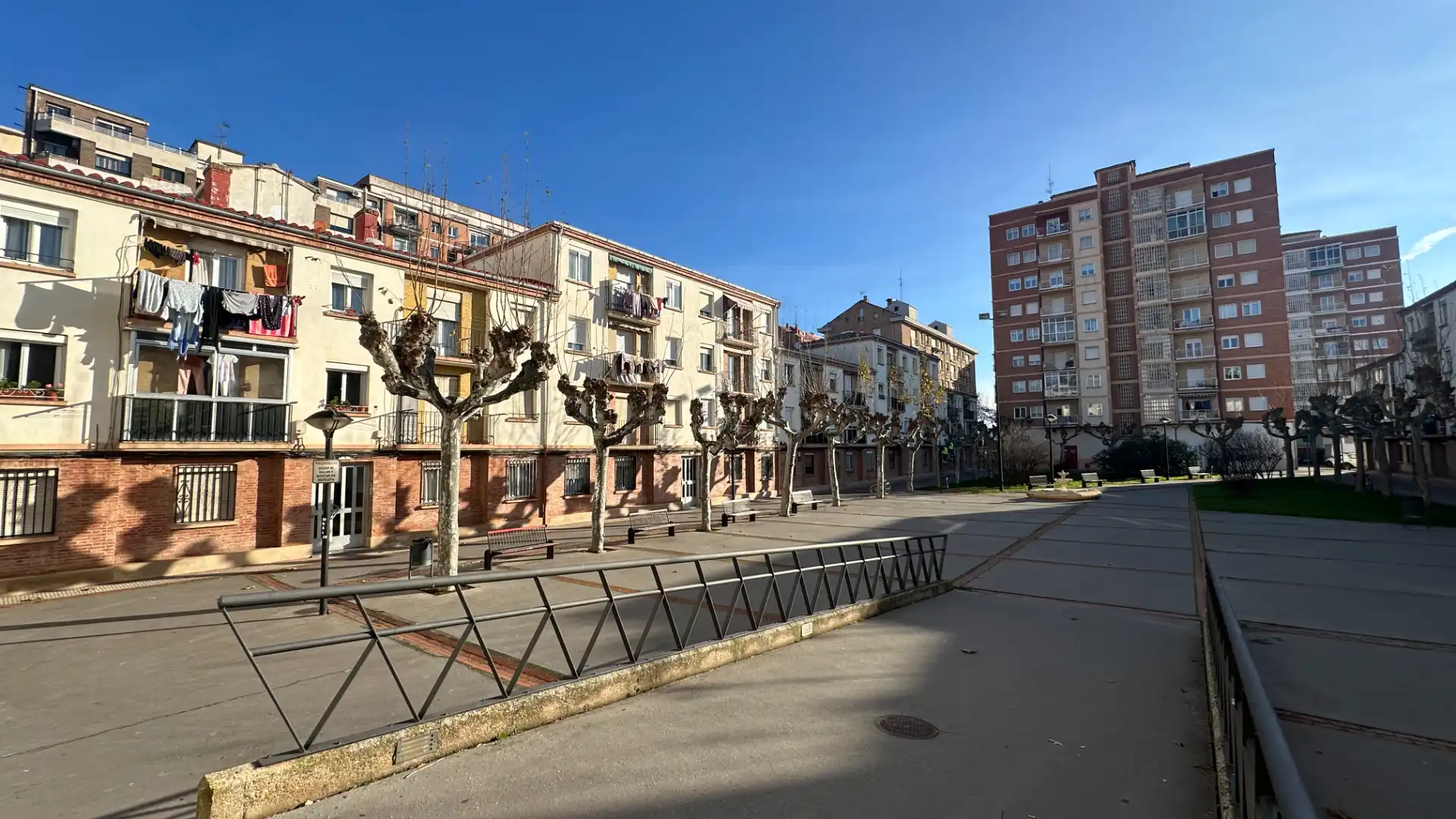 Vista exterior de Piso en venta en  Logroño con Calefacción y Amueblado