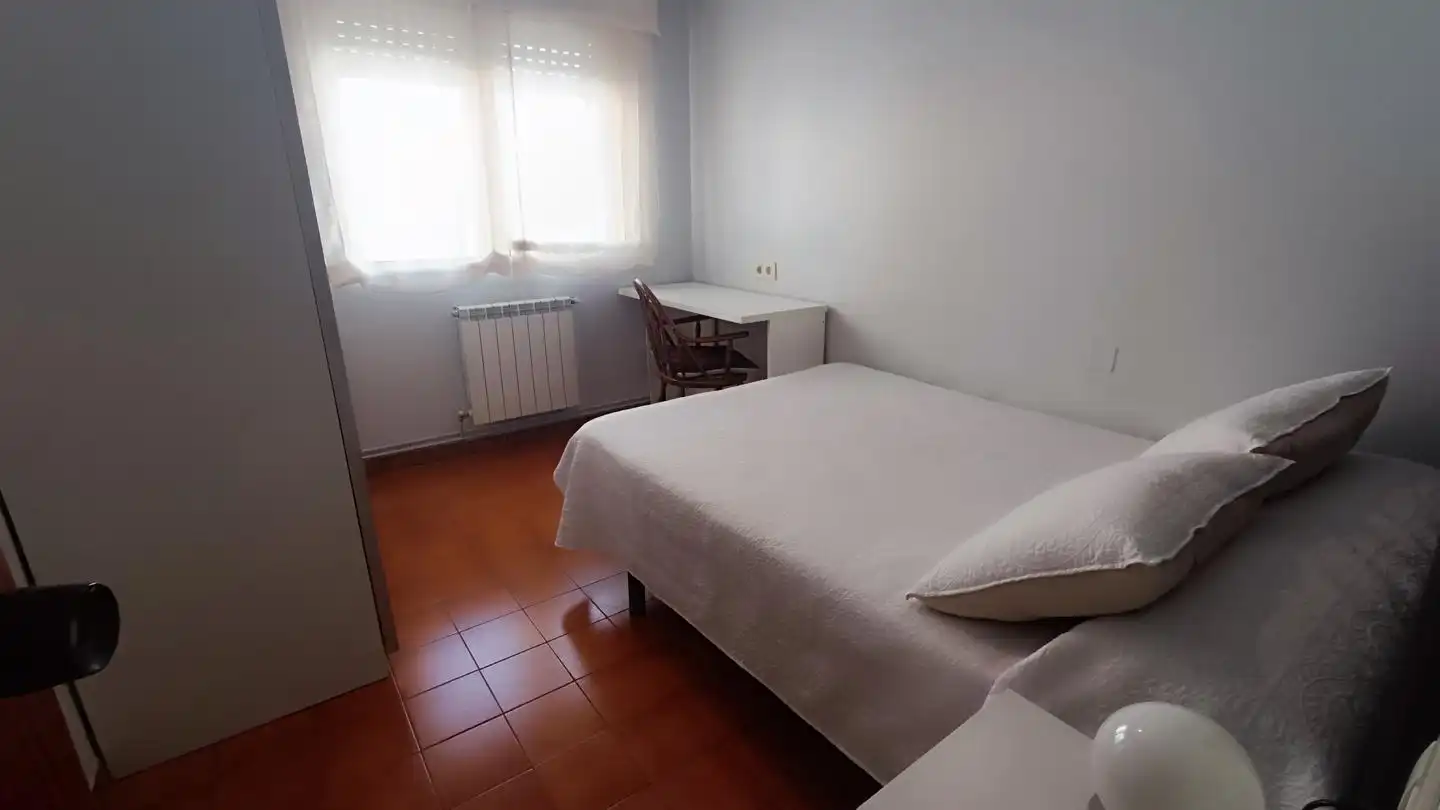 Bedroom of Flat for rent in Pontevedra Capital 