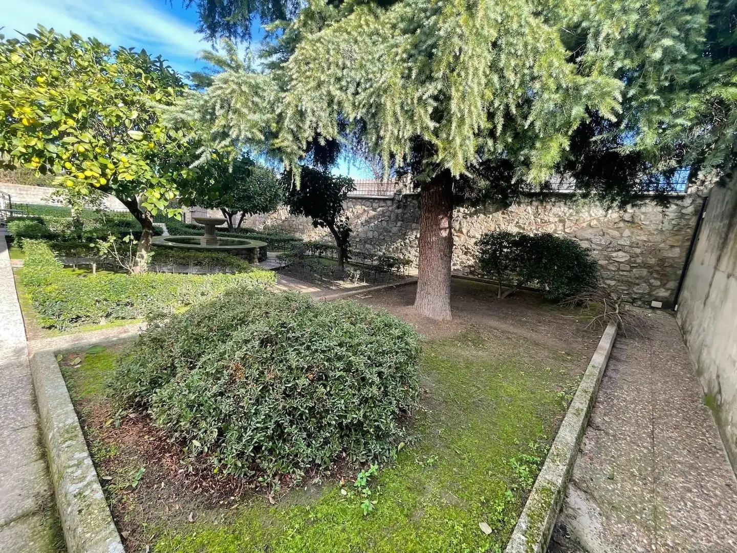 Garden of Houses for sale in Trujillo  with Air Conditioner, Heating and Storage room