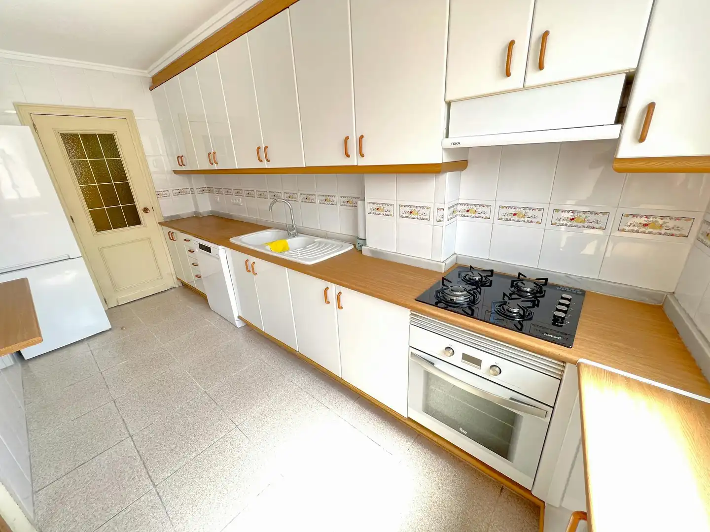 Kitchen of Flat for share in Valencia  with Air Conditioner, Furnished and Washing machine