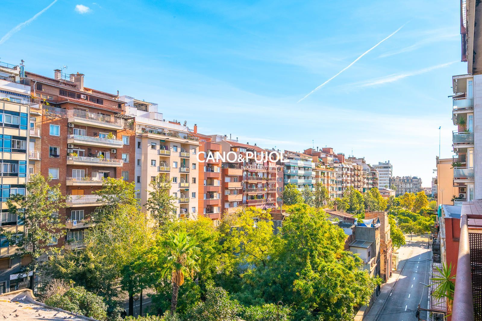 Exterior view of Flat for sale in  Barcelona Capital  with Air Conditioner, Heating and Terrace