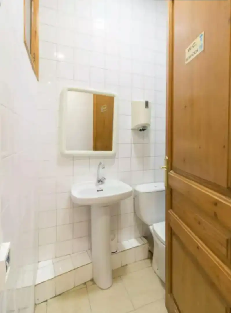 Bathroom of Flat for share in Barcelona  with Air Conditioner, Heating and Furnished
